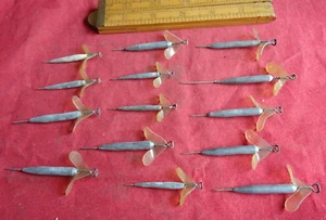 A GOOD COLLECTION OF VINTAGE HARDY WEIGHTED LURE MOUNTS - Picture 1 of 11