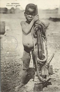 Postal senegal, niño joven nativo, guerrero con pistola (1906) - Imagen 1 de 2