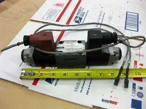 Rexroth Hydrauliksteuerventil 4WE6D51/0FAG24 NZ45 RE12216 GERMANY - Bild 1 von 10