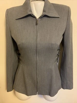 Новый женский блейзер Vertigo Paris серый на молнии спереди с 3 пряжками по бокам маленький - Изображение 1 из 4