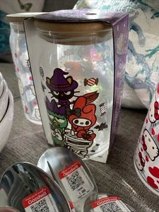 Hello Kitty & Friends Halloween Glas mit Bambusdeckel & Glas 16oz Neu mit Etikett! Kein Strohhalm - Bild 1 von 3