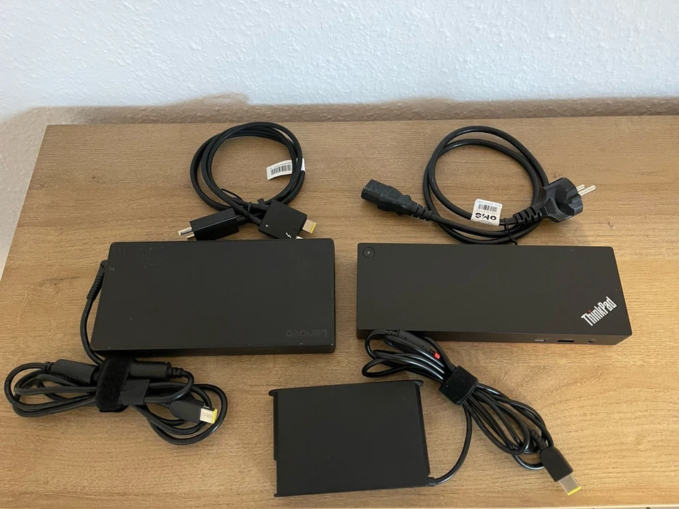 LENOVO ThinkPad Thunderbolt 4 Dock 40B0 mit USB-C 135 Watt Netzteil Universal - Bild 1 von 4