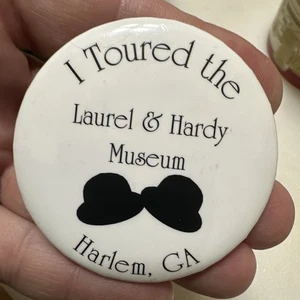 Laurel & Hardy Anstecknadel, Laurel And Hardy Museum Memorabilia Sammlerstück, 2,5 Zoll - Bild 1 von 4