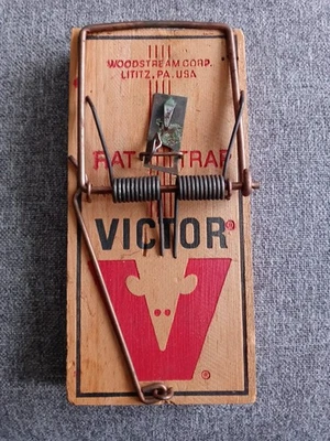 Victor Vintage Large Wooden Mouse Rat TRAP Woodstream Corp. Lititz PA - Image 1 of 4