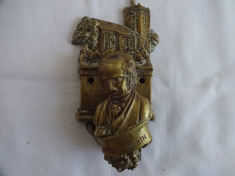 ANTQUE RECLAIMED BRASS DOOR KNOCKER WILLIAM WORDSWORTH HEIGHT 11 cm x 6 cm Cover