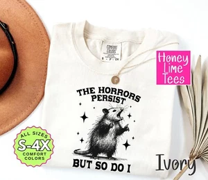 Camiseta gráfica The Horrors Persist But So Do I, camiseta sin mangas, sudadera - Imagen 1 de 4