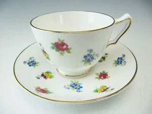 Crown Staffordshire Tasse & Untertasse Streublumen F15728 England Bone China - Bild 1 von 8