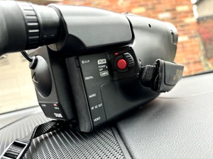 JVC Compact VHS Camcorder  GR-AXM900U, Remote Control, Batteries, Camera ,Bag - Picture 1 of 20