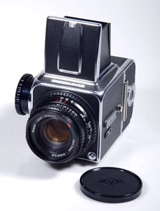 MOYEN FORMAT HASSELBLAD 500C + Zeiss Planar 2,8/80mm T + DOS A12 6x6 FILM 120 - Bild 1 von 14