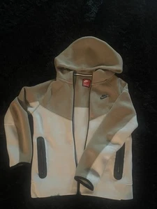 Tan And White Nike Tech.. Youth Large Worn Once Or Twice. - Picture 1 of 6