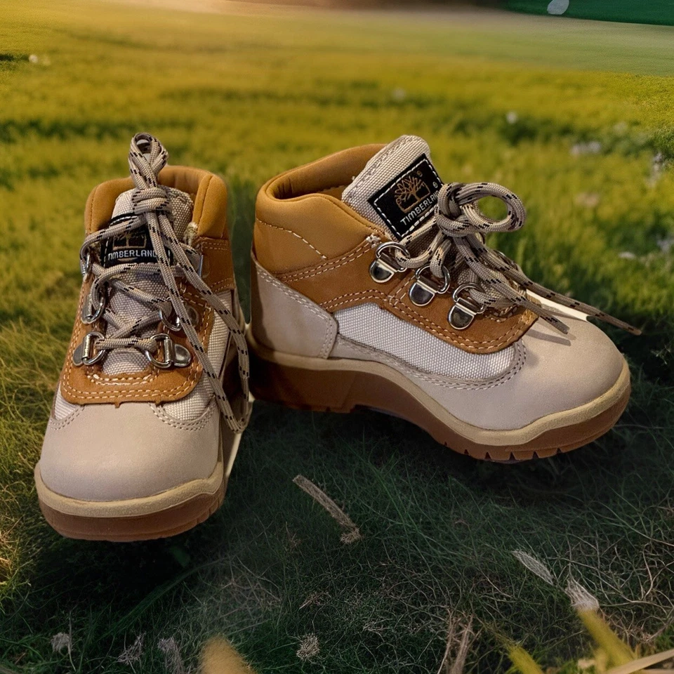 Bota de campo Timberland para niños pequeños 7M beige claro y nobuck totalmente nueva en caja  Foto 1 de 4