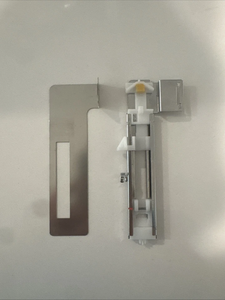 Genuine SINGER Buttonhole Foot 088100 Fits XL500 & XL400 Series CE, SEQS, 7400 - Image 1 of 1