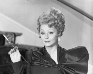 LUCILLE BALL - MAME - 10" x 8" b/w Photo & Original Vintage 10" x 8" WB Negative - Picture 1 of 3