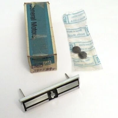 Chevrolet Camaro 1967 unidad emblema parrilla ¡BONITA! GM 3902894 Foto 1 de 4