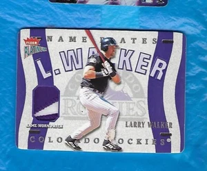 Larry Walker 2003 Fleer Platinum placas de identificación #n-lw parche usado en juegos #27/161 - Imagen 1 de 2
