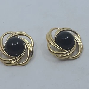 Vintage Black Faux Onyx Gold tone Clip on Earrings Signed by Trifari J6 - Picture 1 of 9