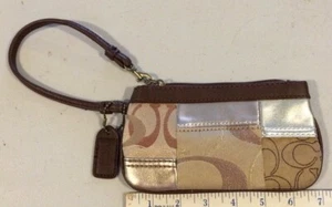 Pulsera COACH, parches dorados plateados marrones, ¡LINDOS! - Imagen 1 de 4