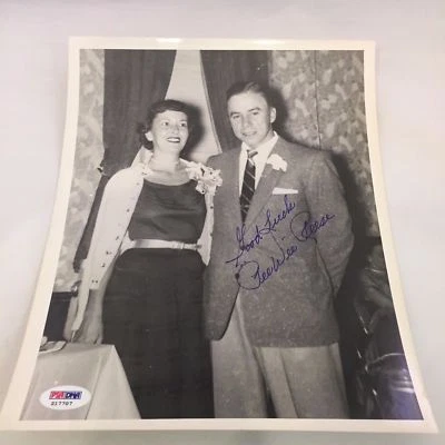 Beautiful 1940's Pee Wee Reese + Wife Signed Autographed 8x10 Photo PSA DNA COA - Image 1 of 3