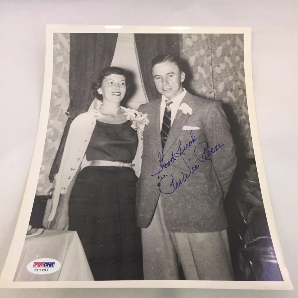 Beautiful 1940's Pee Wee Reese + Wife Signed Autographed 8x10 Photo PSA DNA COA - Image 1 of 3