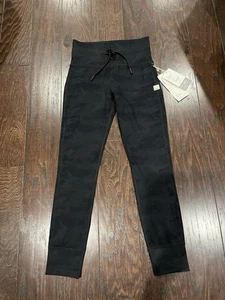 VUORI Daily Legging Women BreatheInterlock Legging Size Small Black Camo NEW - Picture 1 of 10