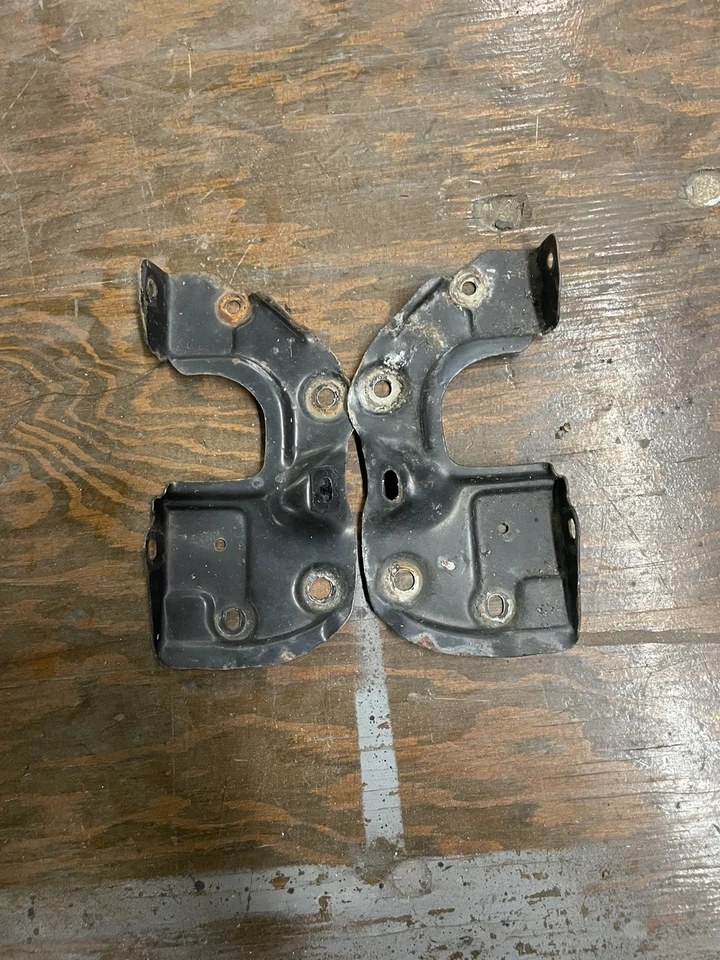 90-94 1G Eagle Talon TSI ECLIPSE Left & Right Spoiler Brackets MB574101 MB574102 - Image 1 of 2