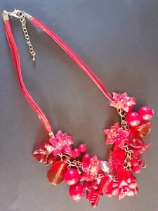 FLOWER NECKLACE STATEMENT LUCITE/GLASS BEADS ADJUSTABLE RED MIX HAND THREADED - Picture 1 of 1