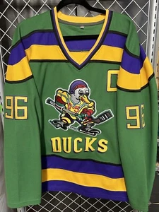 Camiseta deportiva de hockey Charlie Conway #96 de la película de los Mighty Ducks - talla S - Imagen 1 de 9