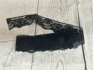 2 yards SCALLOPED TRIM Lace Black Floral 1 3/4" wide Vintage L42 - Picture 1 of 4
