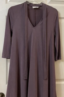 Vestido Vaina Everly Para Mujer Talla Pequeña Modal Spandex Ciruela Fluido Usado en Excelente Condición Foto 1 de 4