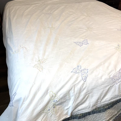 Funda nórdica Pottery Barn blanca bordada mariposas cottagecore 84x84" LEER Foto 1 de 4