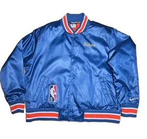 Nike x NBA Blue Satin Jacket Courtside 75th Anniversary Snap Logo Mens Size XXL - Bild 1 von 13