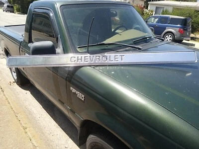 Escudo moldura de banda de puerta trasera Chevrolet 1975-80 original para camioneta Chevrolet Foto 1 de 4