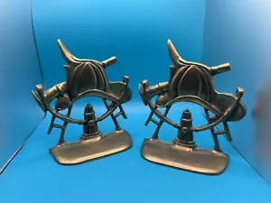 Set 2 fermalibri idrante acqua casco pompiere ottone massiccio vintage Taiwan - Foto 1 di 5