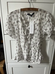 French Connection - Summer White Blouse Top - Floral Pattern - NWT - Size 8 / XS - Picture 1 of 4