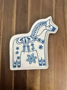 Weltmarkt skandinavisch schwedisch Dalapferd geformt Vorspeisenteller blau weiß - Bild 1 von 5