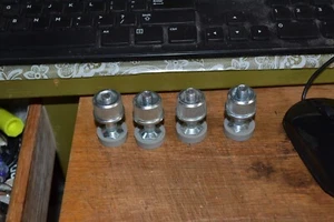 Juego de 4 soportes de pierna ajustables universales de 1⁄2 pulgada para electrodomésticos de ajuste acero inoxidable - Imagen 1 de 2