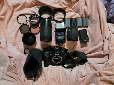 Nikon D70 DSLR con Lente Extra Batería Nueva, Cargador Foto 1 de 4