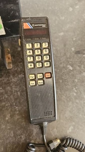 Téléphone portable / voiture analogique vintage Motorola 4500x - années 80 (je crois) - Photo 1/3