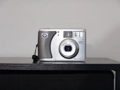 HP PhotoSmart 735 3.2MP Digital Camera - Silver working - Image 1 of 3
