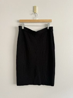 Saia lápis preta GIVENCHY texturizada grossa elástica feminina tamanho M - Imagem 1 de 4