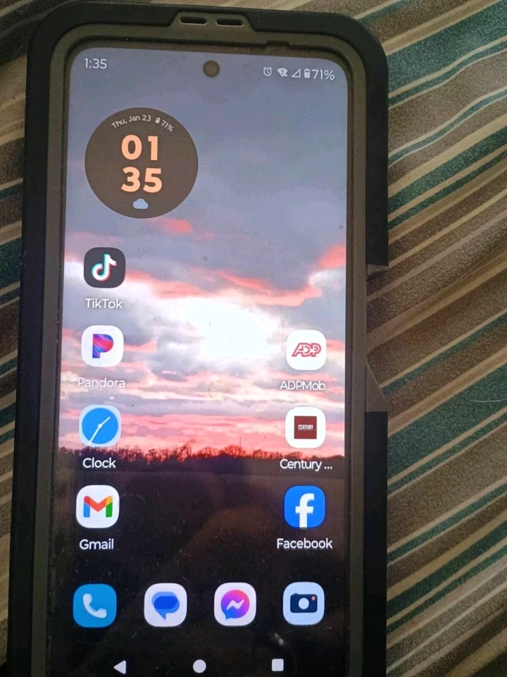 Phone Wth Tic Tok App - Изображение 1 из 1