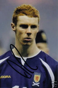 SCOTLAND: STEPHEN PEARSON SIGNED 6x4 ACTION PHOTO - Picture 1 of 1