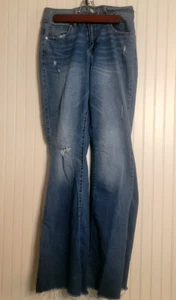 No Boundaries Women's Distressed Medium Rinse Jeans  2 Buttons & Zipper Size 9 - Picture 1 of 8