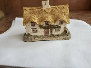 1982 Hand Made and Painted David Winter Cottage: The Dower House - Picture 1 of 5