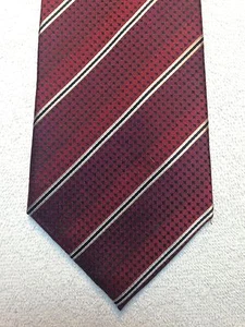 VAN HEUSEN MENS TIE RED STRIPE PATTERN 3.5 X 58 NWOT - Picture 1 of 4