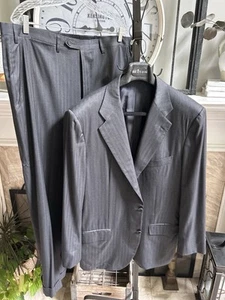 Traje KITON Hombre 13.2 Micras - Gris Oscuro con Espiga Tonal EU 56R / US 44R - Imagen 1 de 17