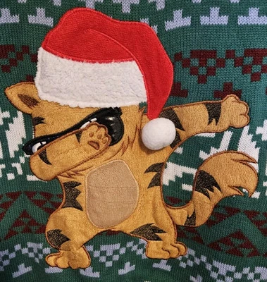 Suéter de Natal Holiday Time 'Cat Dabbing' juvenil tamanho grande verde - Imagem 1 de 4