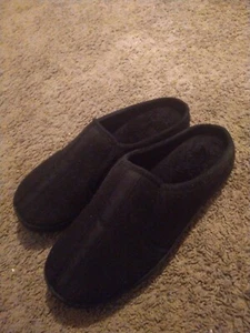 Isotoner Men's Textured Knit Kai Hoodback Slipper - Picture 1 of 4