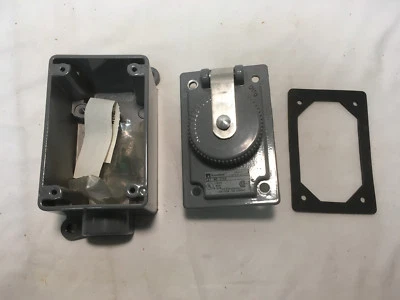 Recepción eléctrica industrial (Russellstoll) 3744 FS/FD 3W4P 10A 250/600V 20A 125V Foto 1 de 4