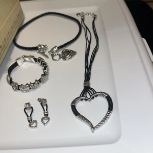 Brighton Heritage Heart Black Corded Bracelet Earrings 2 Necklaces tin incl. - Picture 1 of 9